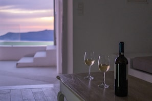 Honeymoon Double or Twin Room, 1 Double Bed | In-room safe, individually decorated, individually furnished - Anemos Cave Suites (Santorini)