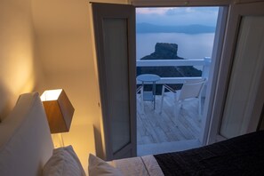 Junior Double Room, 1 Double Bed, Sea View | In-room safe, individually decorated, individually furnished - Anemos Cave Suites (Santorini)