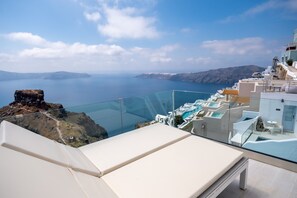 Deluxe tweepersoonskamer, 1 tweepersoonsbed, uitzicht op zee | Een kluis op de kamer, individueel gedecoreerd, individueel gemeubileerd