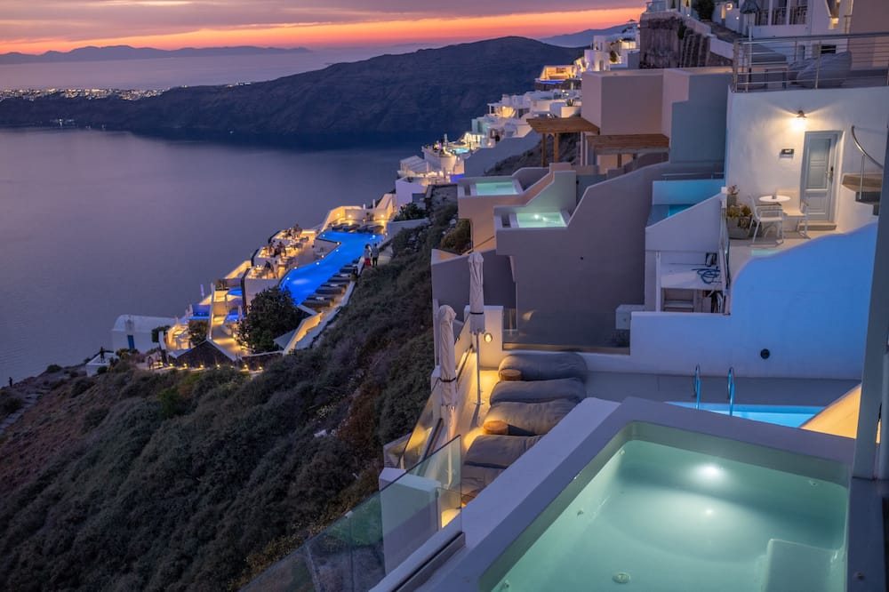 Anemos Cave Suites