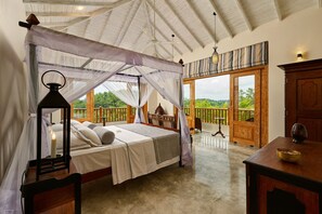 5 chambres, coffres-forts dans les chambres, bureau