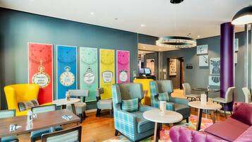 Café da manhã com buffet todos os dias mediante uma taxa