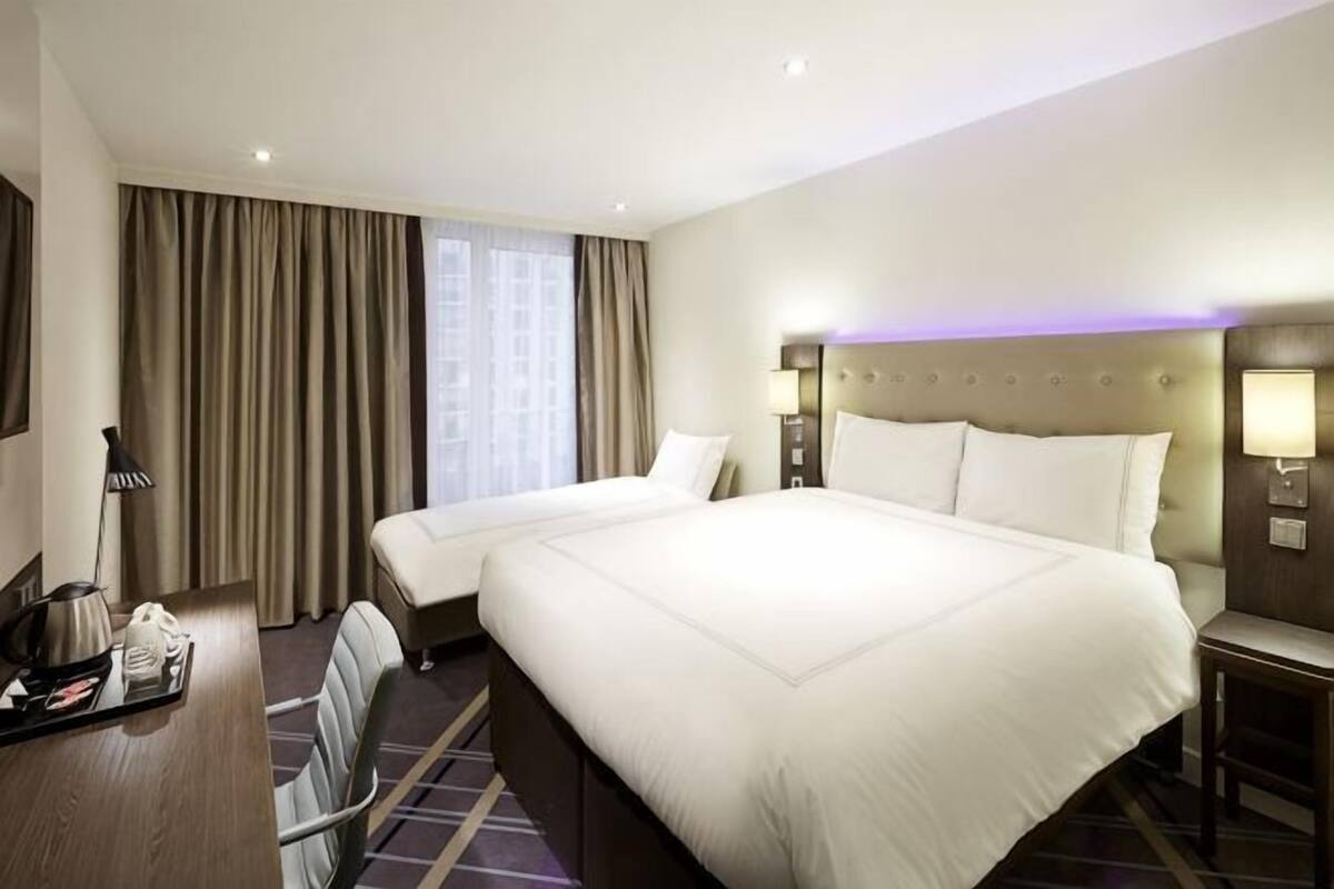 In-room safe, blackout curtains, soundproofing