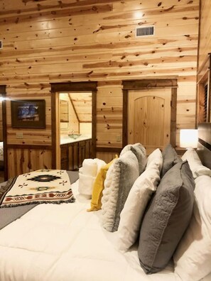 6 bedrooms, iron/ironing board, free WiFi, bed sheets