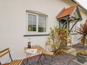 Cottage | Property grounds - Oak Tree Cottage (Cardigan)