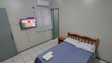 مكتب وواي فاي مجانًا وملاءات أسرّة