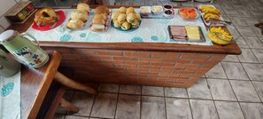 Free daily full breakfast  - Pousada Parque (Mostardas)