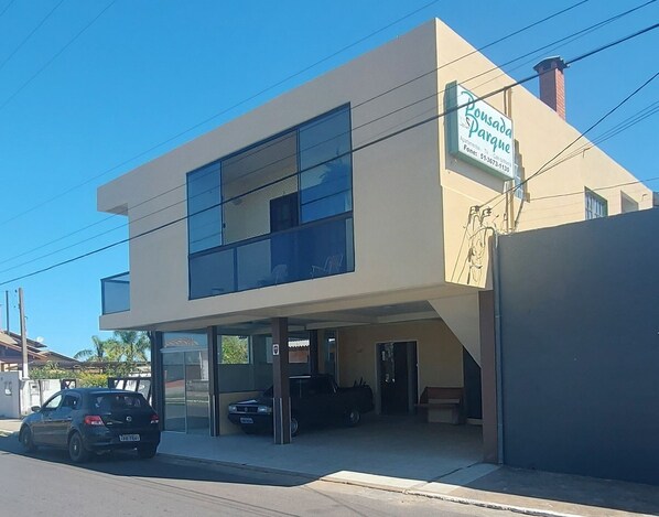 واجهة المنشأة