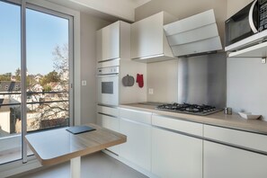Refrigerador, microondas, horno y lavavajillas 