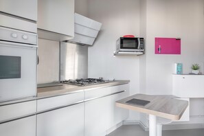 Refrigerador, microondas, horno y lavavajillas 
