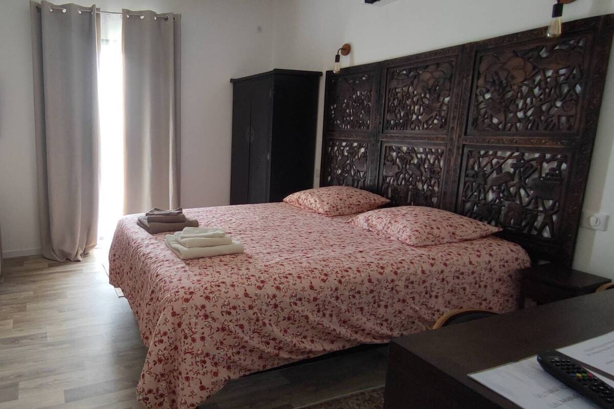 Kamar Triple Keluarga | Seprai premium, tirai kedap cahaya, kedap suara, dan Wi-Fi gratis