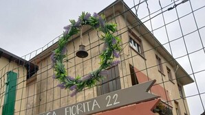 Señal de Casa Fiorita 22, que indica que es una casa de huéspedes o alojamiento turístico.