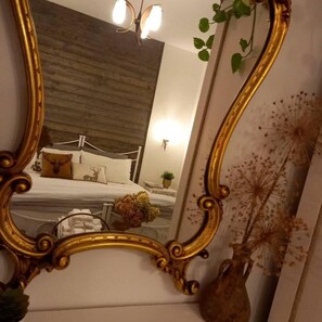 1 bedroom, free WiFi, bed sheets - An Oasi for Traveller Close to the Lake and Lugano (Porto Ceresio)