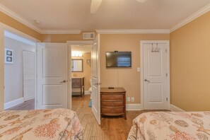3 bedrooms, travel cot, free WiFi, bed sheets