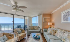 Living area - Surfmaster 402 - Three Bedroom, Three Bath Oceanfront Condo (Garden City Beach)