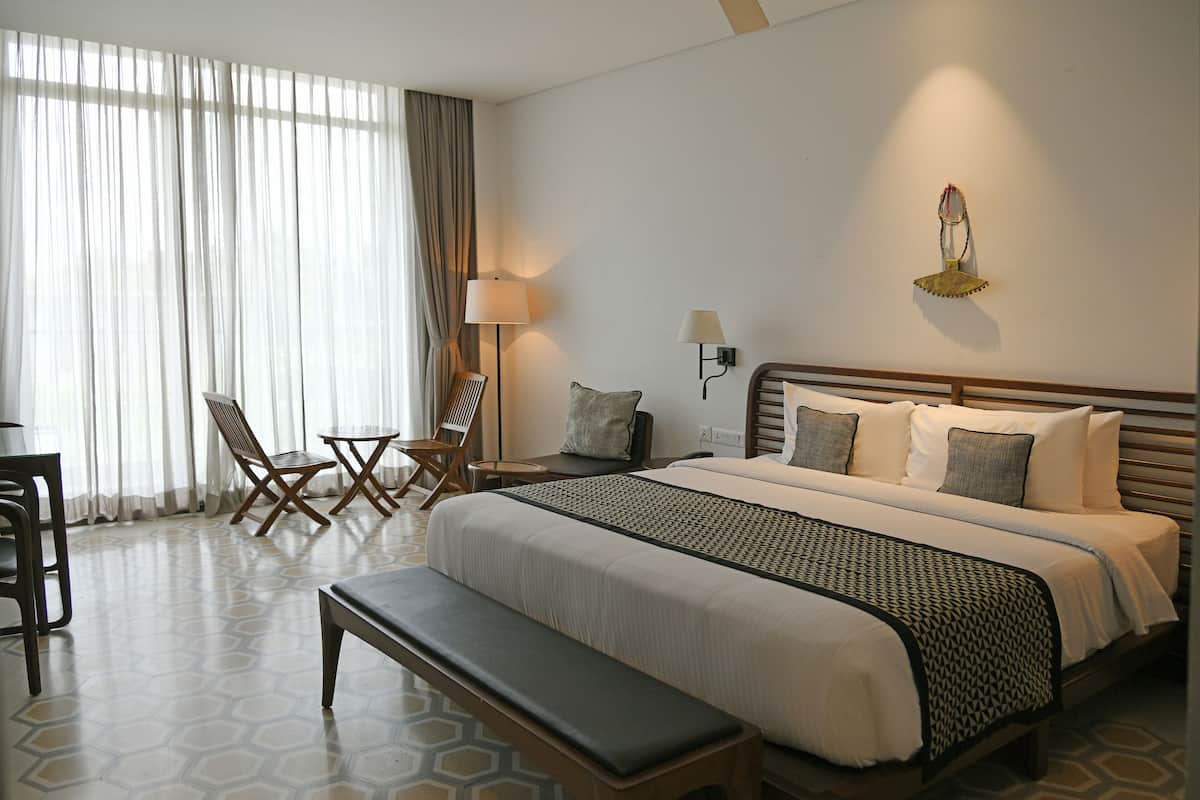 Ropa de cama de alta calidad, edredones de plumas, minibar y caja fuerte