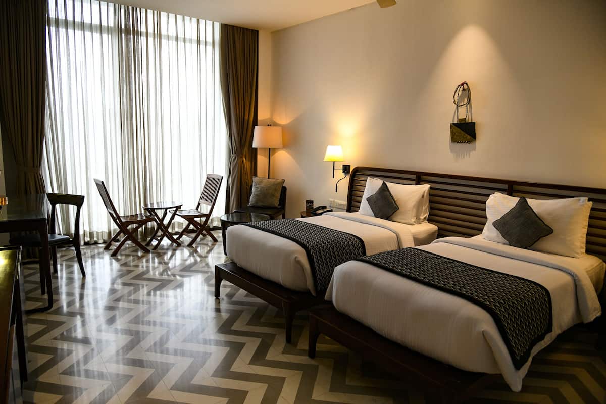 Habitación superior con 2 camas individuales | Ropa de cama de alta calidad, edredones de plumas, minibar y caja fuerte