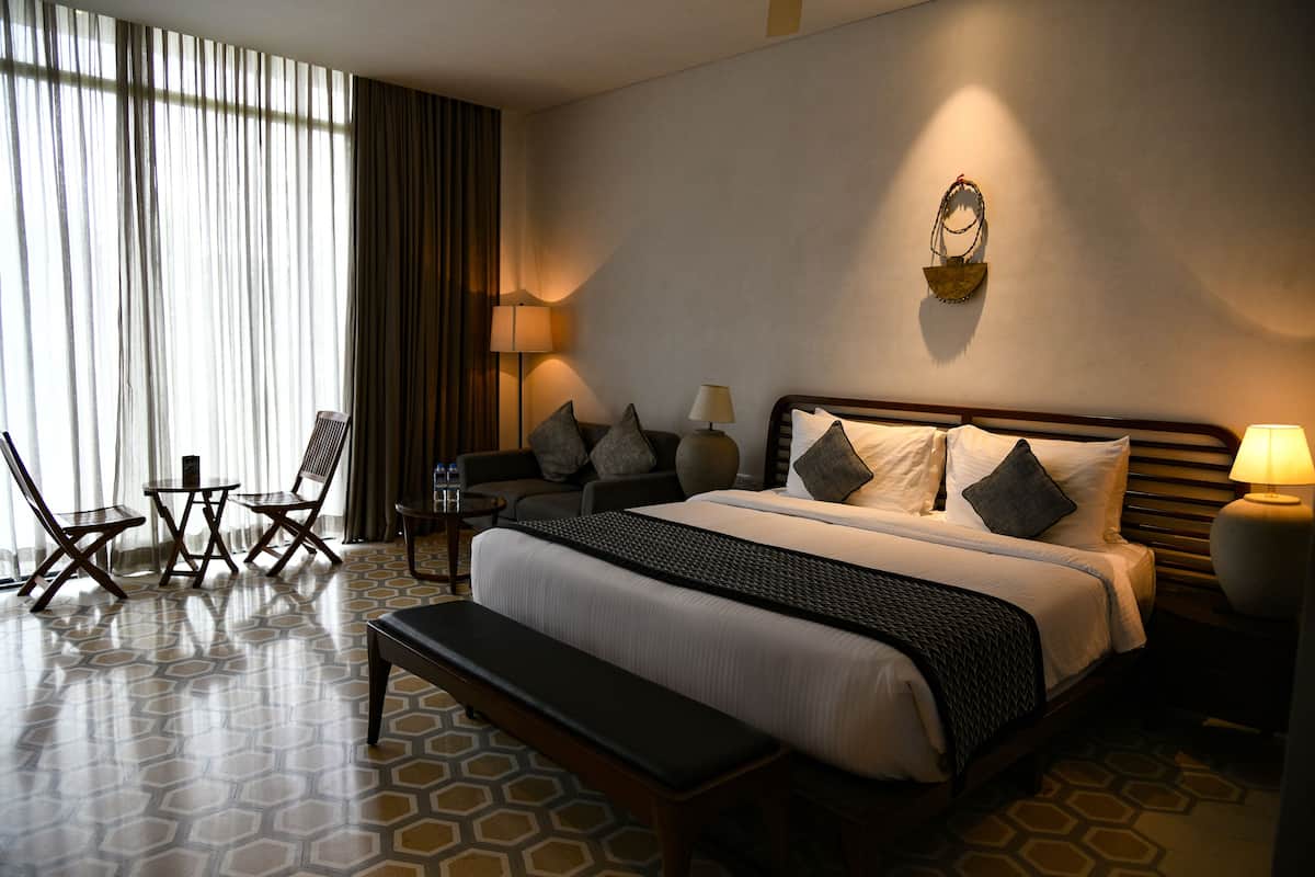 Ropa de cama de alta calidad, edredones de plumas, minibar y caja fuerte