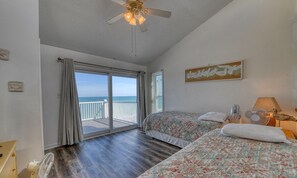 Room - Sun Dial 33 -Three Bedroom, Two Bath Oceanfront Condo in Garden City Beach (Garden City Beach)