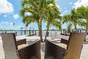 Unclassified image, 5 of 44, button