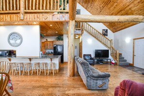 Smart TV, fireplace, foosball, stereo - Spacious 3300 Sq. Ft. Cabin Near Terry Peak, Deadwood, Spearfish Canyon! (Lead)