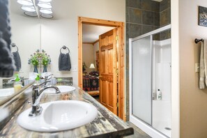 Shower, hair dryer, towels - Spacious 3300 Sq. Ft. Cabin Near Terry Peak, Deadwood, Spearfish Canyon! (Lead)