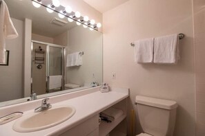 Apartment, 2 Schlafzimmer | Badezimmer | Handtücher
