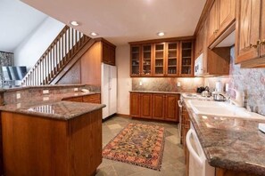 Leilighet, 2 soverom | Eget kjøkken | Kjøleskap, ovn, kaffetrakter/tekoker og brødrister