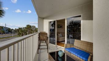 Condo, 2 Bedrooms | Property grounds