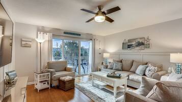 Condo, 2 Bedrooms | Living area