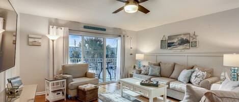 Condo, 2 Bedrooms | Living area