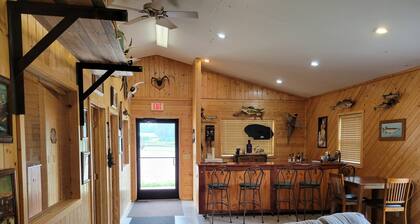 Dog-Friendly The Lodge Home in Quiet Location by RedAwning