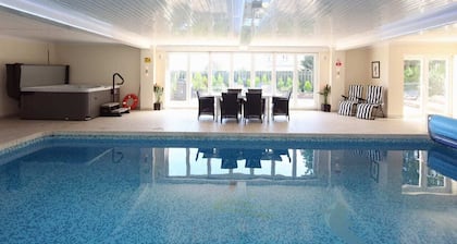 Torbay Rise Seaside Villa with outstanding family facilities