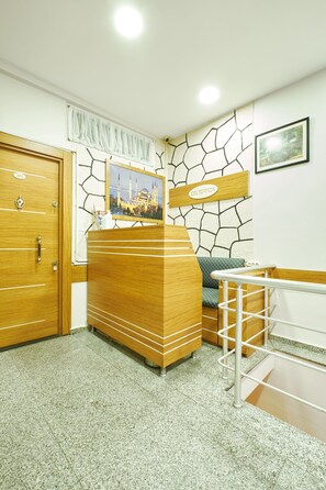 Quầy tiếp tân