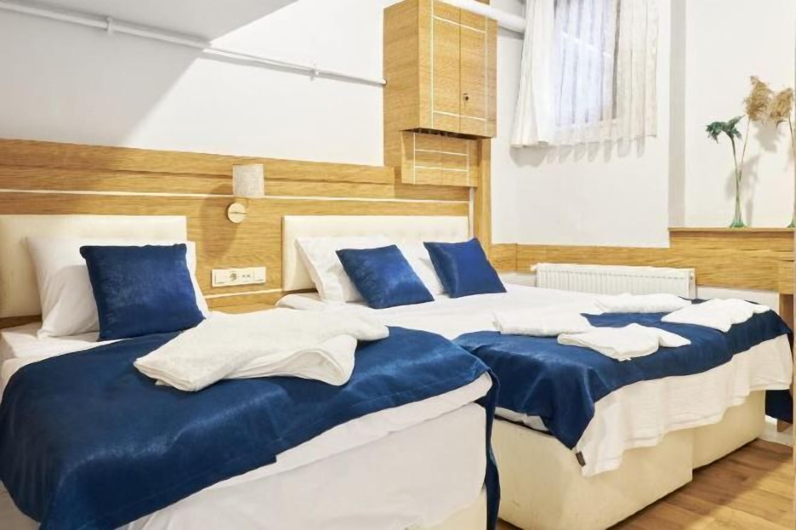 高档床上用品、迷你吧、办公桌、隔音