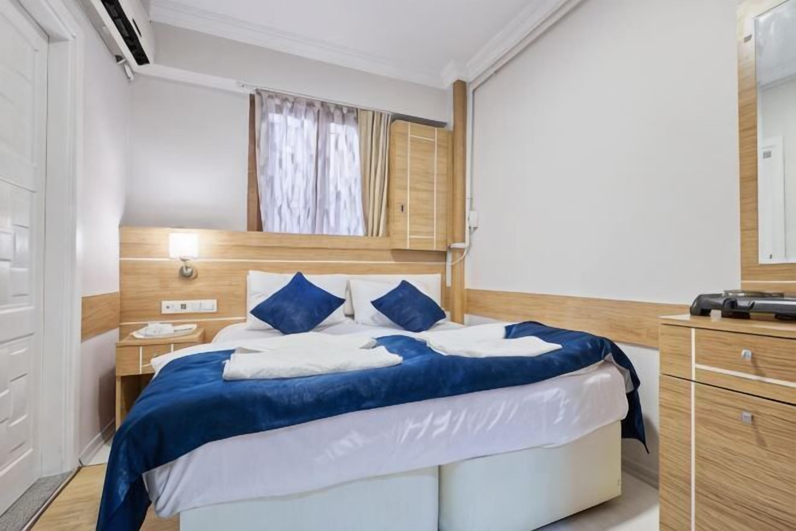 Premium bedding, minibar, desk, soundproofing