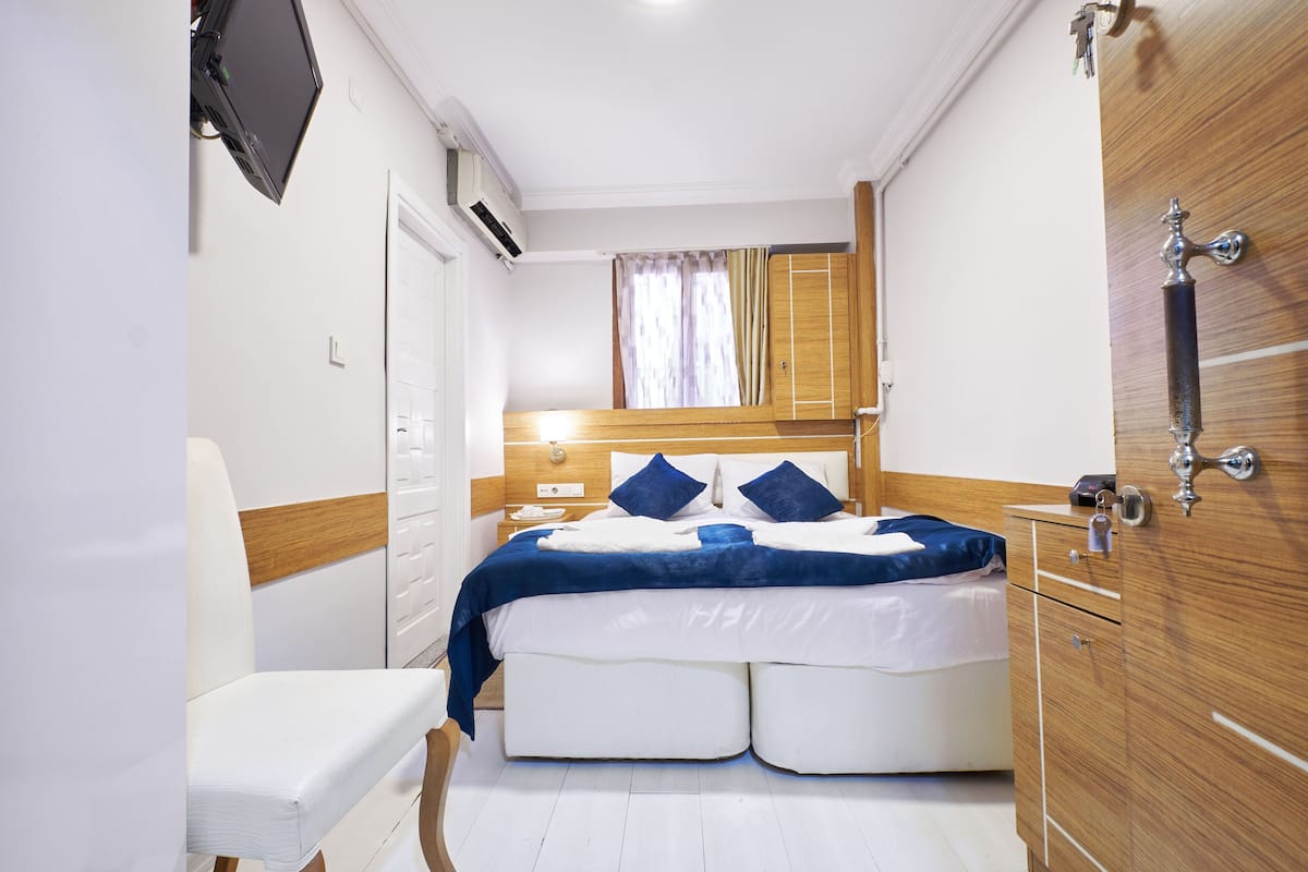 Chambre Économique, 1 chambre, non-fumeurs | 1 chambre, literie de qualité supérieure, minibar, bureau