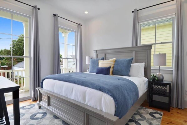 5 bedrooms, desk, iron/ironing board, travel crib