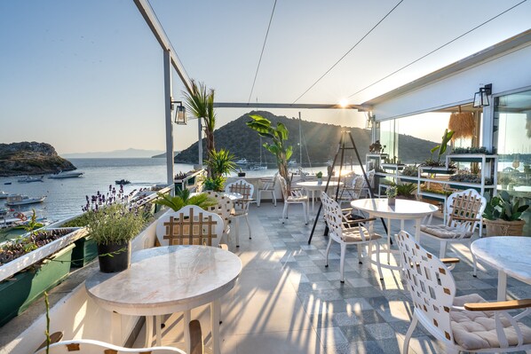 Terrace/patio - Liman Hotel Gumusluk- Adult Only (Bodrum)