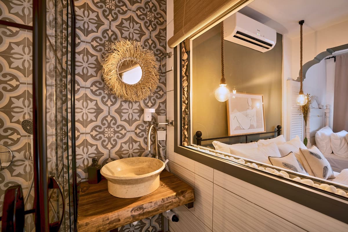 1 bedroom, down duvets, select comfort beds, blackout curtains