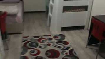 Basic Double Room Single Use | Individually decorated, desk, soundproofing, iron/ironing board