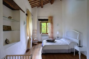 4 chambres, fer et planche à repasser, accès au Wi-Fi (inclus)