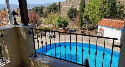 Romantic 5 Bedroom Villa with private salted Pool. Cyprus