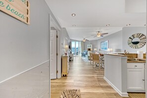 Interior - Palms of Destin|12th flr Jr Suite-Lagoon Pool|Views (Destin)