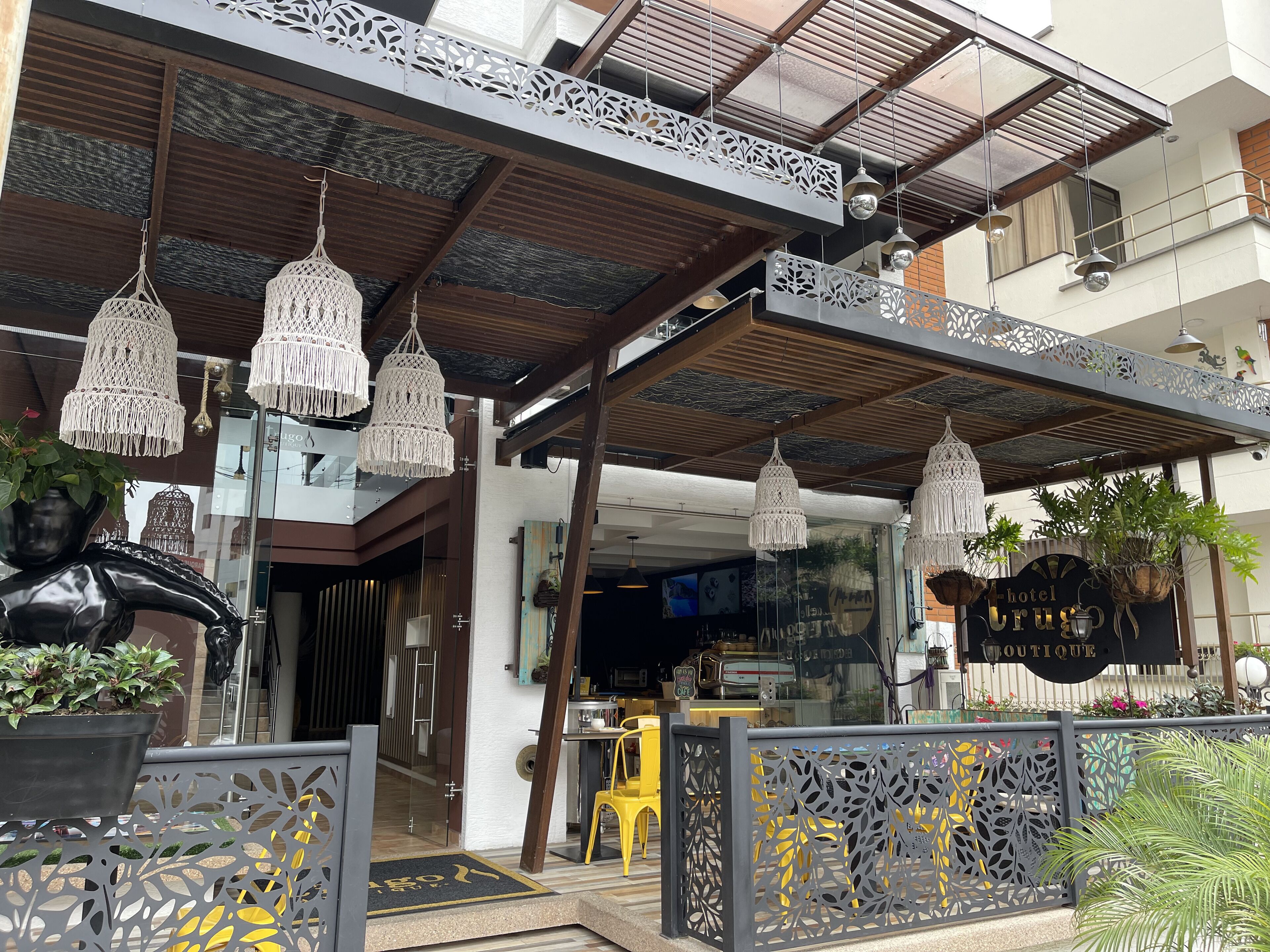 Vista frontal de la propiedad