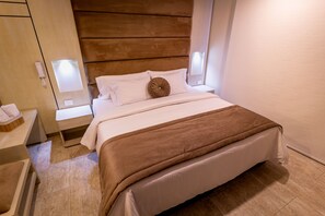 Superior Double Room | Down duvets, minibar, in-room safe, blackout curtains - Trugo Luxury Rooms (Armenia)