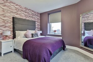 6 chambres, fer et planche à repasser, Wi-Fi, draps fournis
