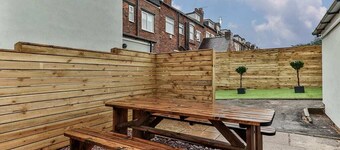 Spacious Luxe Pad+Games Room-Walk to town