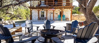Leakey River Rental, relax in the peaceful hill country or cool off in the river