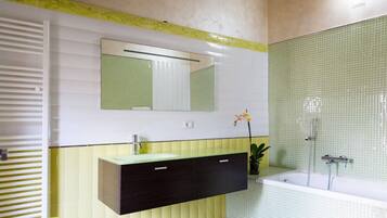 Bathtub, hair dryer, bidet, towels